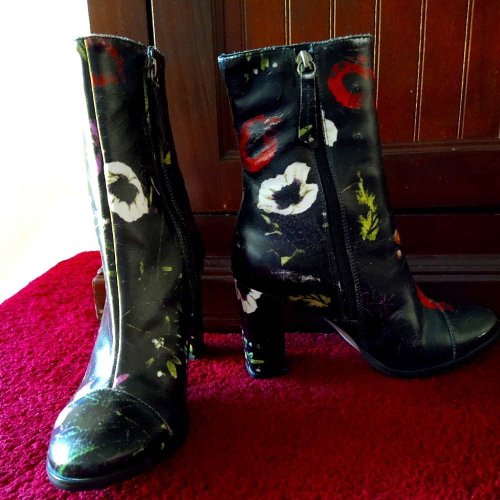 Matisse Graffiti Ankle Bootie NWOT